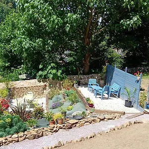 D'hote Familiale De La Maison Bleue Bed and breakfast